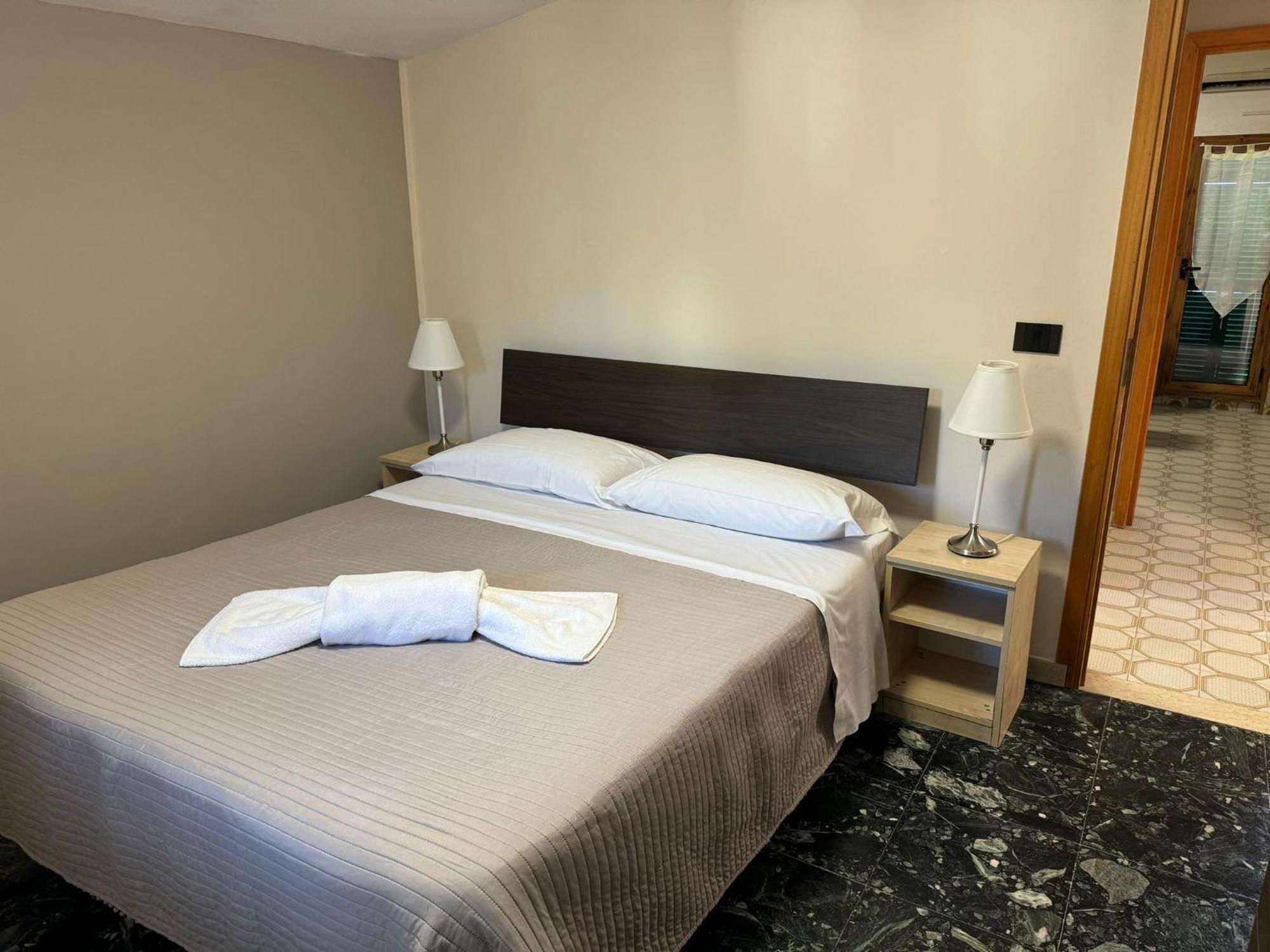 Hotel Lora Rda Luxury ボルディゲーラ エクステリア 写真