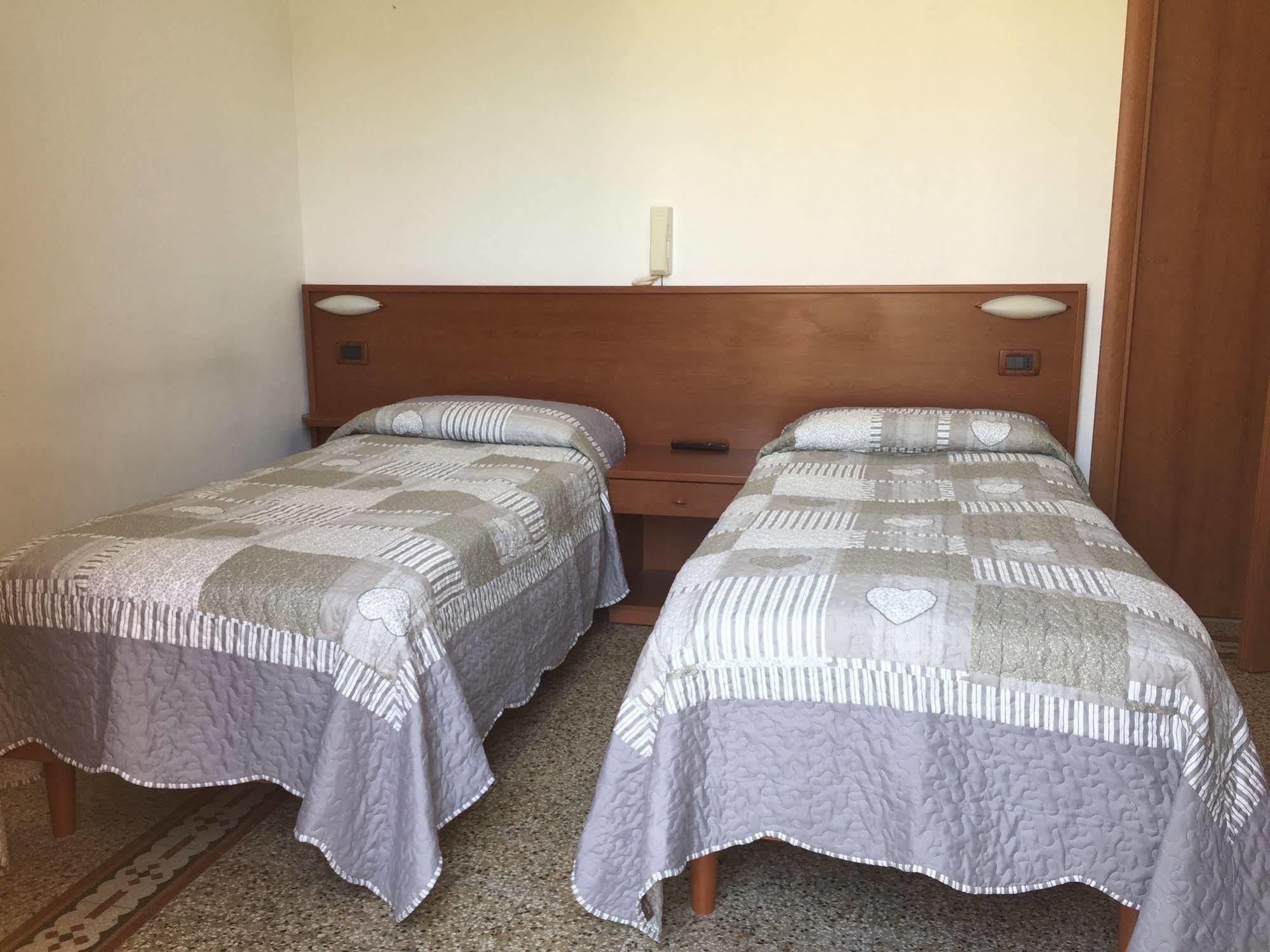Hotel Lora Rda Luxury ボルディゲーラ エクステリア 写真